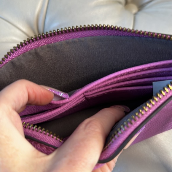 💗Joy Susan Vegan Leather Small Purse Shoulder/Wristlet Pinkish Purplish Color💗 - Picture 11 of 12